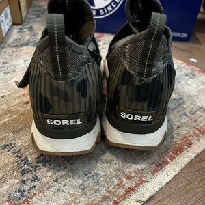Sorel Camo Sneaker. Size 8